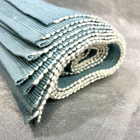 Mainstays Ribbed Chambray Table Placemat, 13 in x 18 in, Set of 9, Blue - Picture 4 of 8